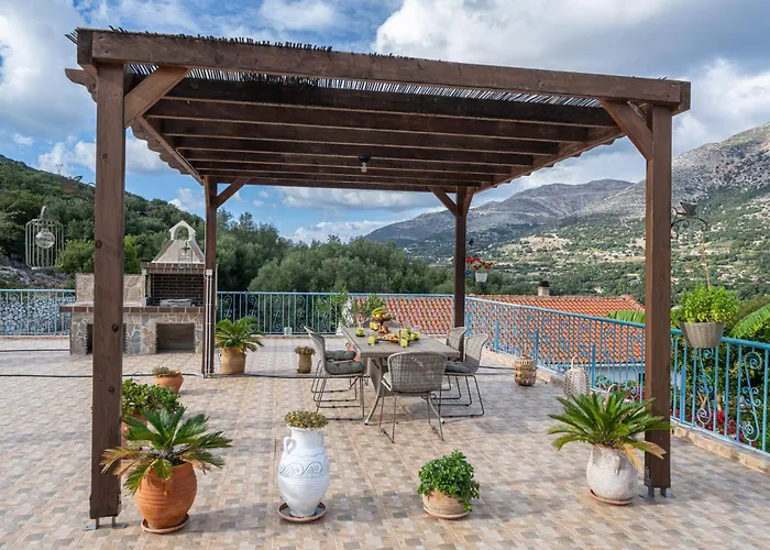 فيلة Lemon Tree Garden Near Mirtos