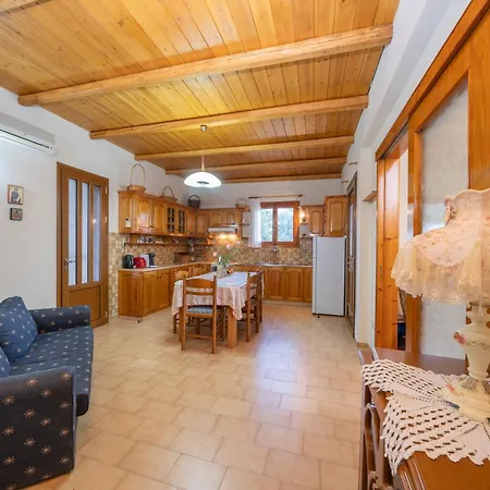 Вилла Lemon Tree Garden Near Mirtos Divarata