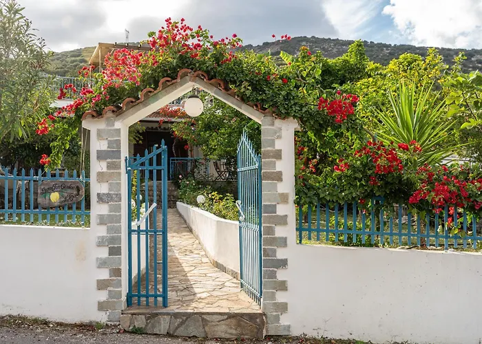 Lemon Tree Garden Near Mirtos * Divaráta