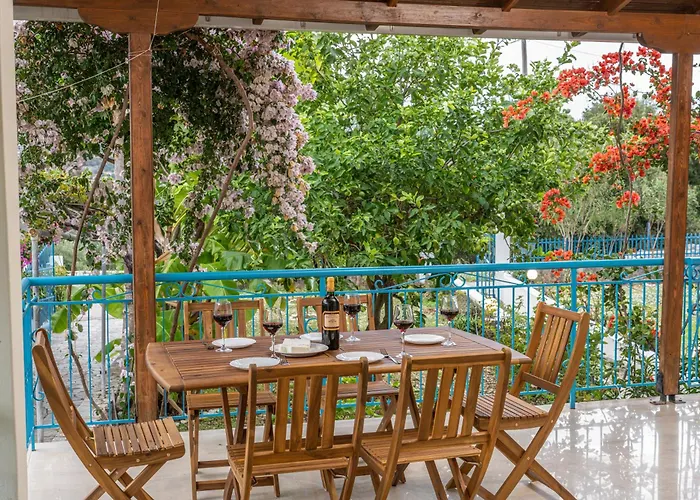 Lemon Tree Garden Near Mirtos Vilă