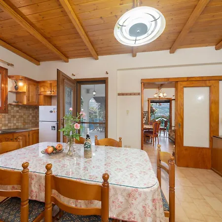 빌라 Lemon Tree Garden Near Mirtos