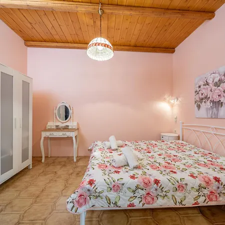 Lemon Tree Garden Near Mirtos 빌라 *