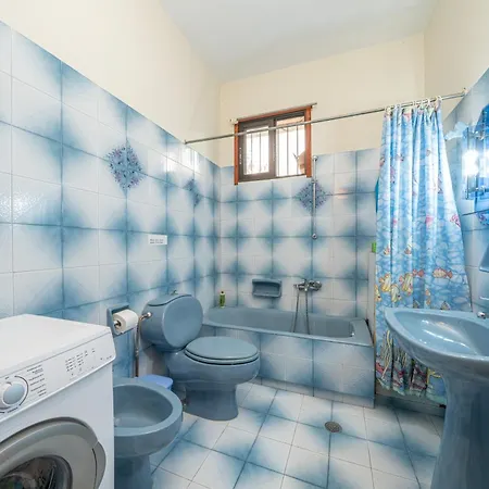 빌라 Lemon Tree Garden Near Mirtos Divarata